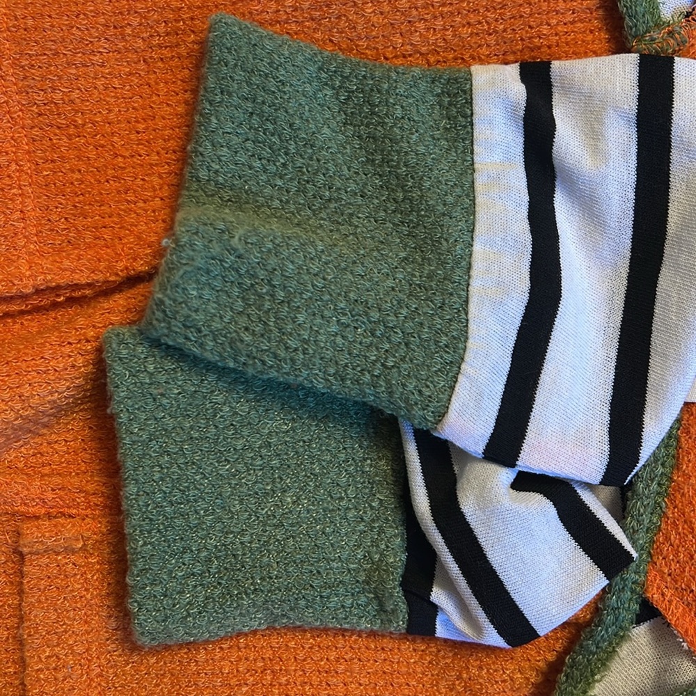 Boutique Sweater - Picture 4 of 4